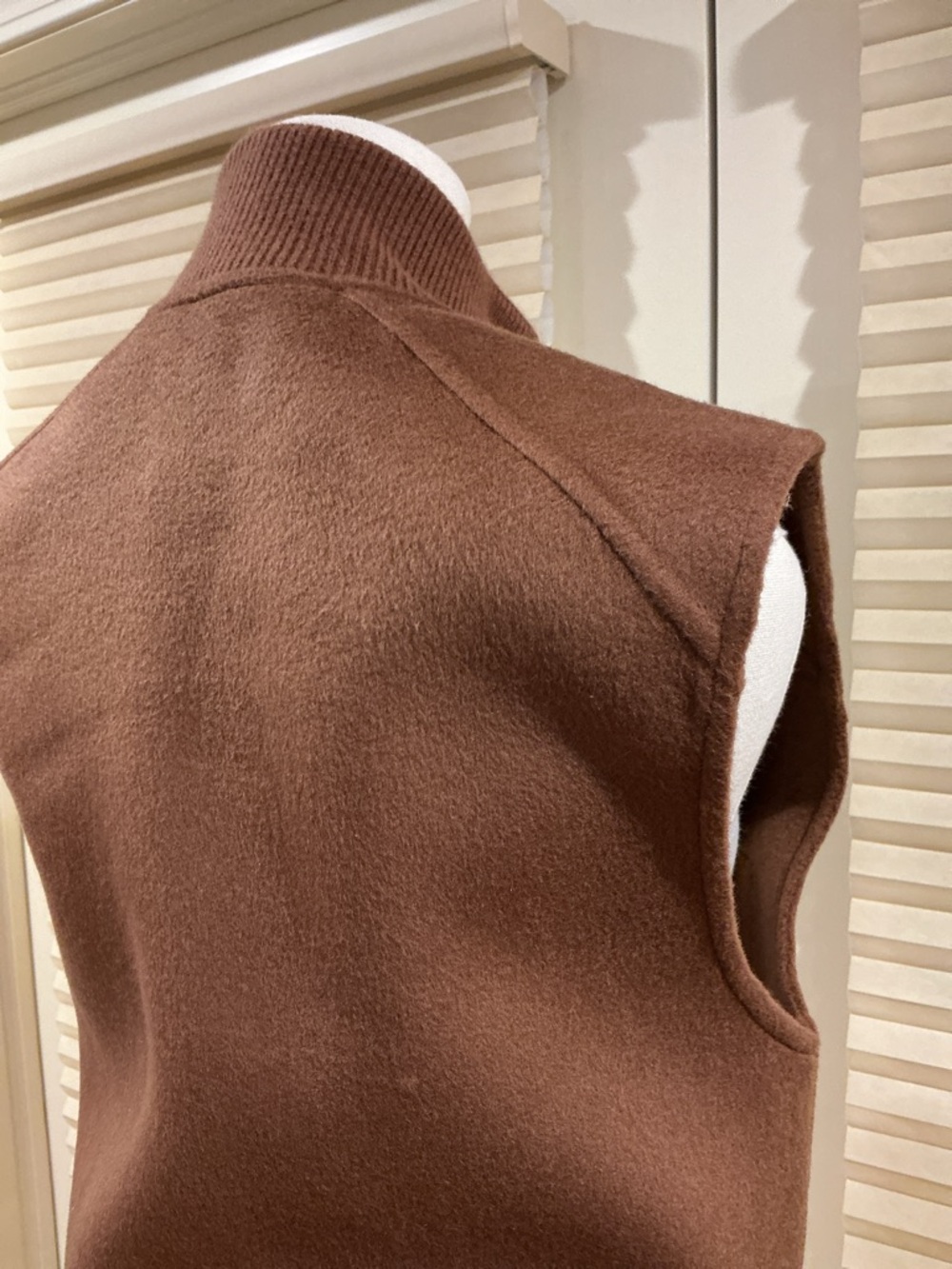 NWOT Hermes Brown Cashmere Sleeveless Zip-Up Funnel Neck Vest, Size 36 = S - Picture 7 of 9
